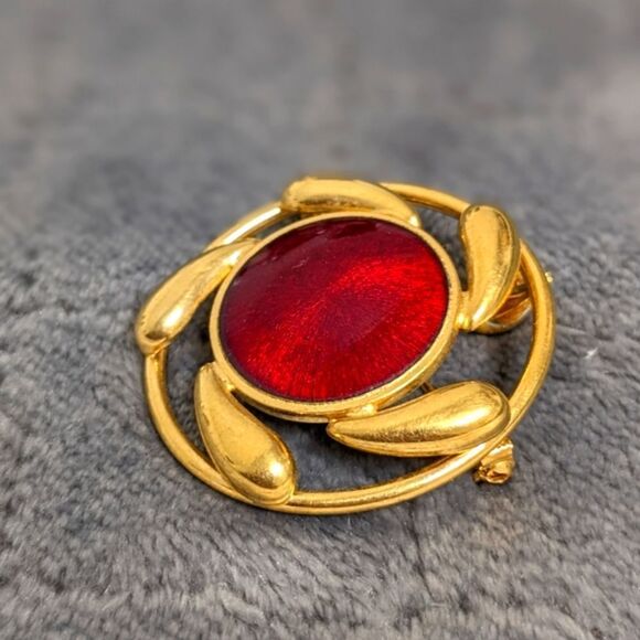 Vintage  1960's Goldtone & Red Enamel Circle Brooche/Pendant - Picture 6 of 7